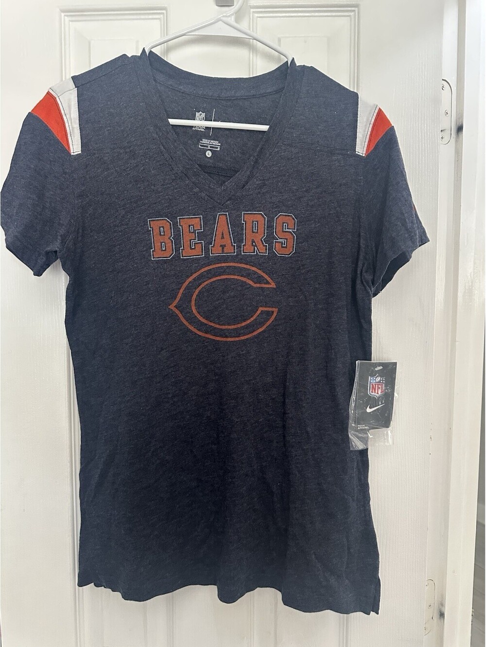NWT Nike NFL Team Apparel Chicago Bears Women's V-Neck T-Shirt Blue Size L